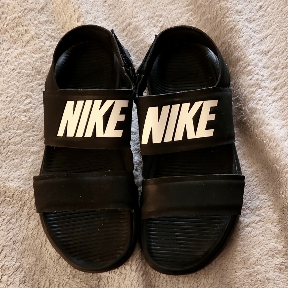 NIKE YOUTH ATHLETIC SANDALS